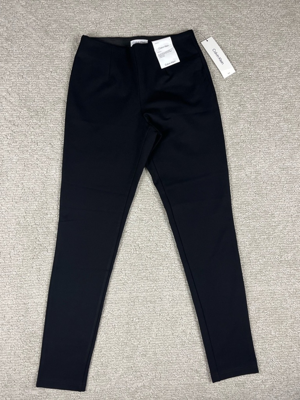 NWT Calvin Klein Women's solid Black Stretch Tapered Leg Ankle Pants Size 4